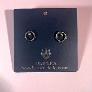 Hespera black circle stud earrings